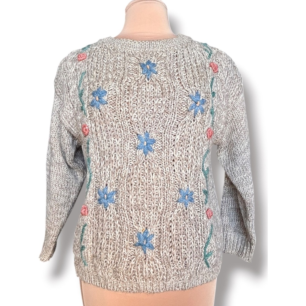 Vintage Oatmeal Cable Knit Floral Embroidered Crewneck Sweater Cottagecore